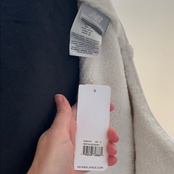 Ladies New Balance athletic jacket - Picture 5 of 5